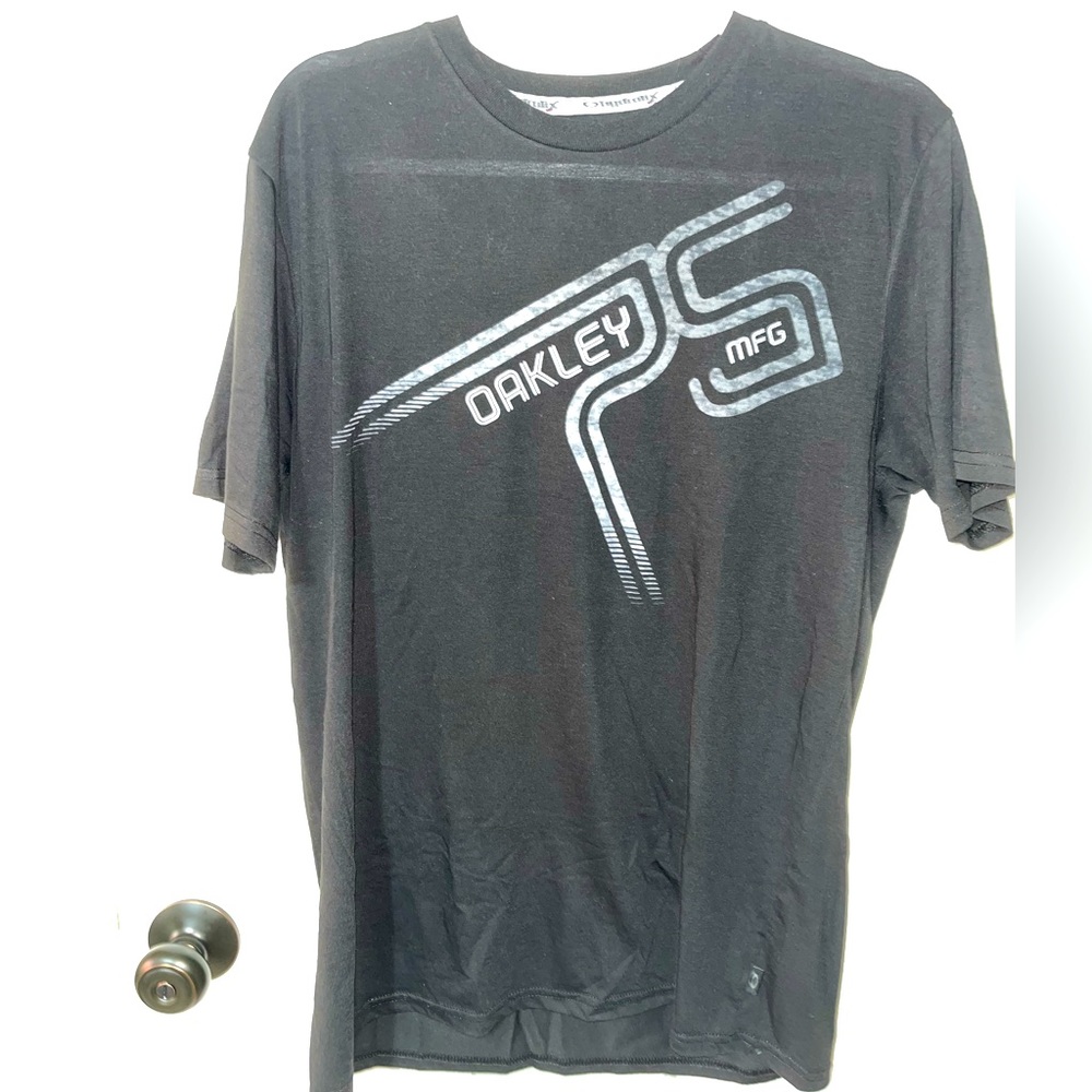Oakley black Tee!